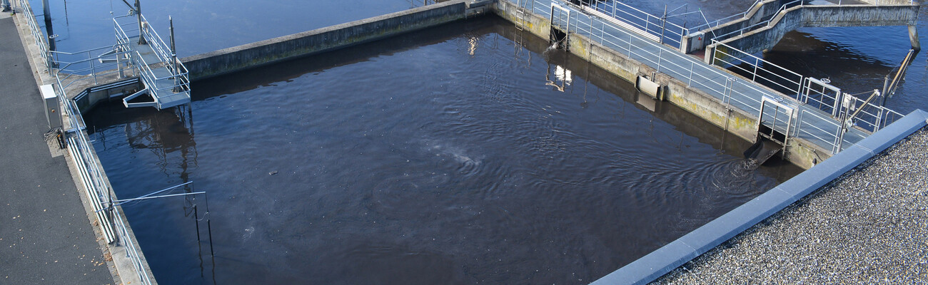 Установка очищення стічних вод в м. Кітцінген із кількістю мешканців 85 000.