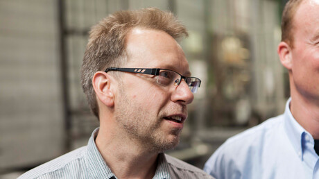 Співробітники заводу ZF Friedrichshafen під час бесіди