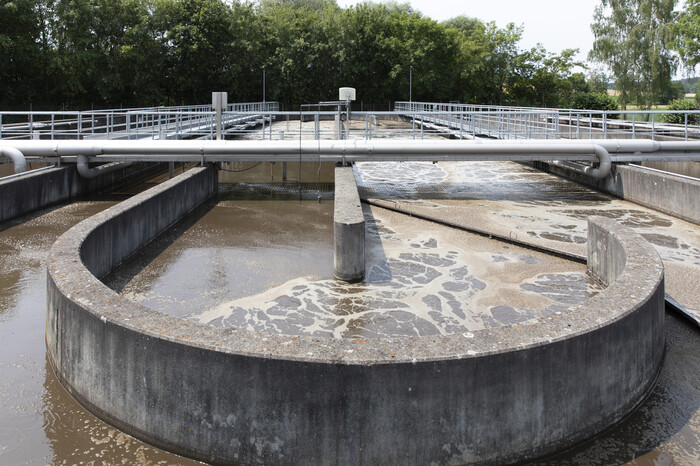 Забезпечення киснем мікроорганізмів в аераційному басейні.