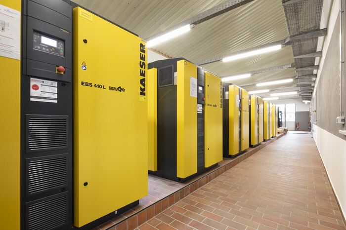 Енергозберігаюча робота з гвинтовими повітродувками KAESER EBS.