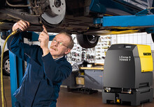 Поршневий компресор i.Comp 9 Tower T ідеально підходить для автомайстерень.