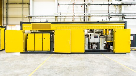 Відкритий контейнер із гвинтовими компресорами від Kaeser Kompressoren.