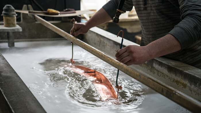 Гальванізація з використанням теплої води, що нагрівається повітряним компресором.